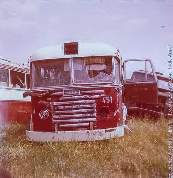 Sajnos a 451-ről csak ez a Lakatos József fotója marad fent, de az is csak a roncstelepen.