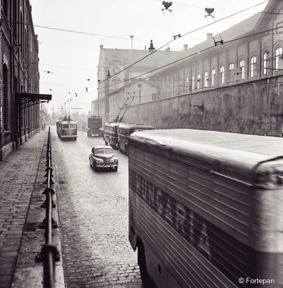 1963.Könyves Kálmán körút az aluljárótól a Kőbányai út felé nézve.Domonkos Endre felvétele